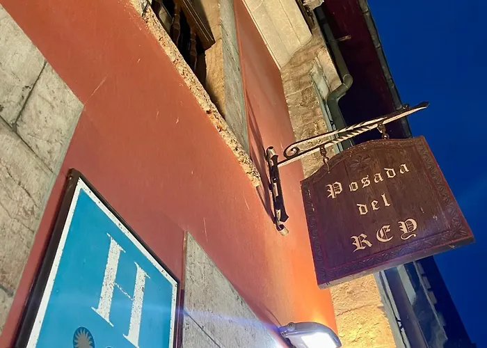 ホテル La Del Rey リャネス